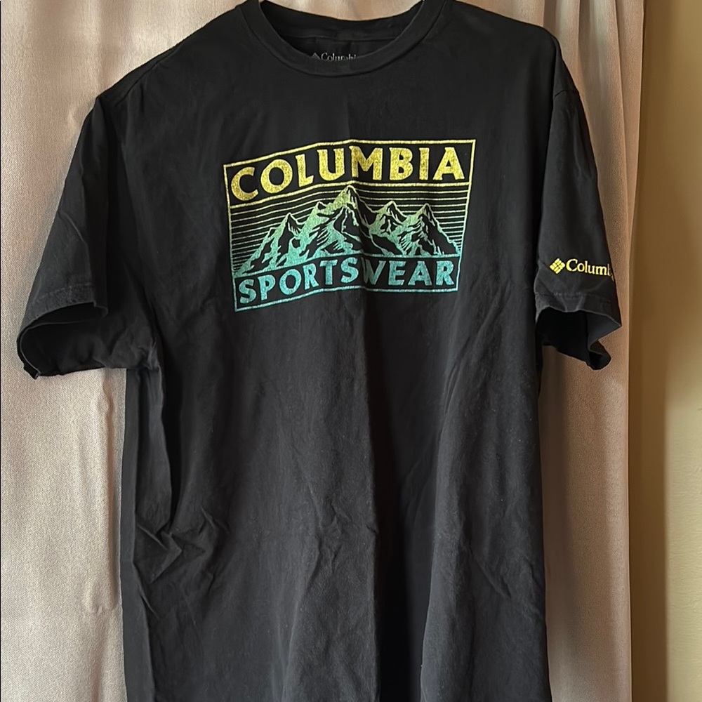 Columbia Black Short Sleeve Tee Outdoor Graphic